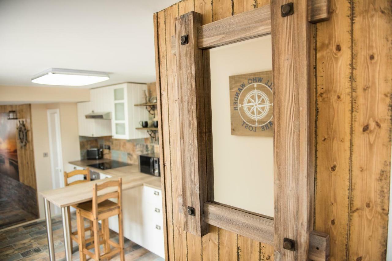 Deluxe Rustic Charlestown Themed Apartment Сент-Остел Экстерьер фото
