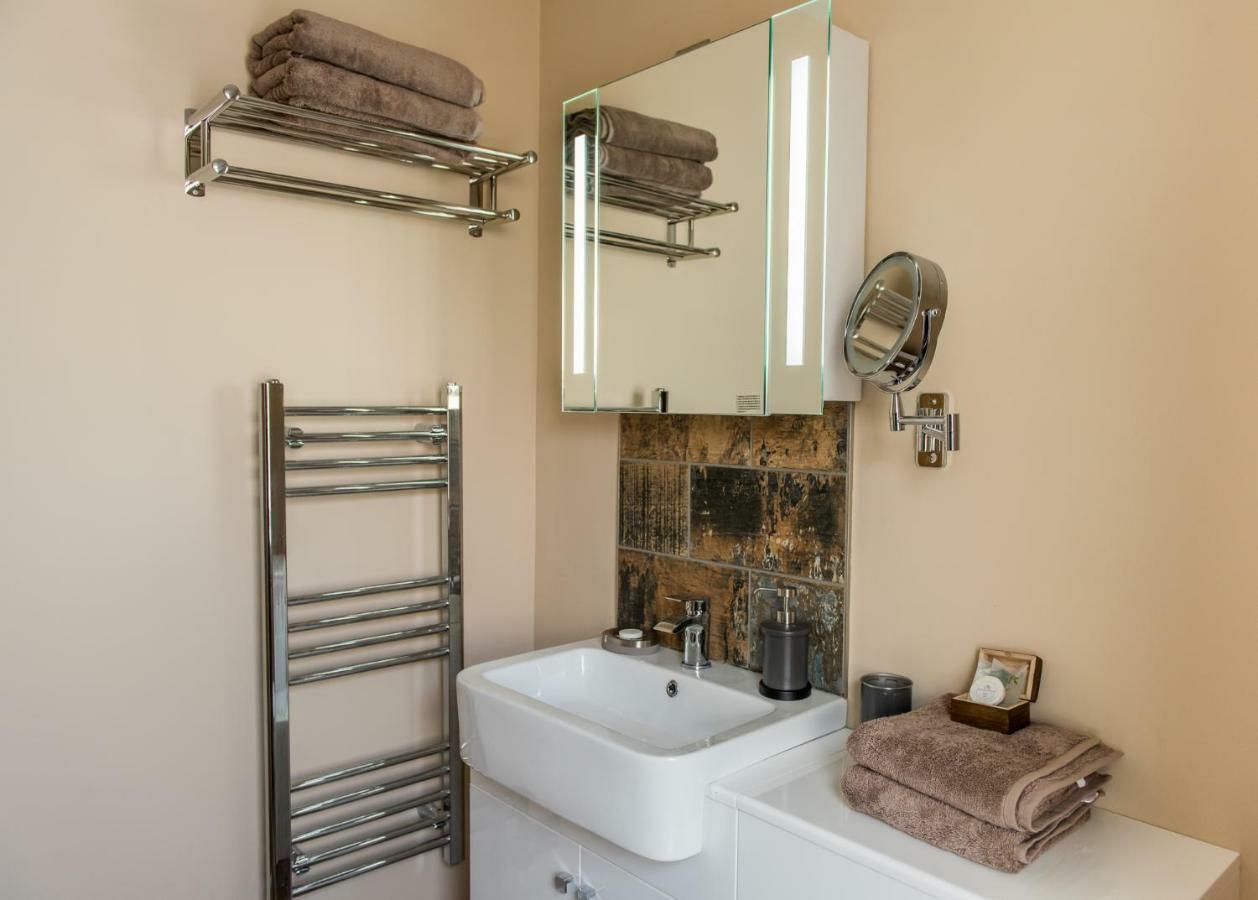 Deluxe Rustic Charlestown Themed Apartment Сент-Остел Экстерьер фото