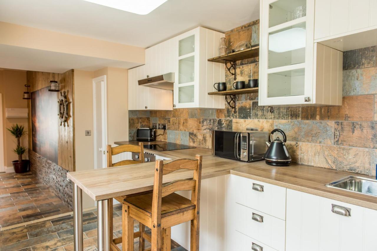 Deluxe Rustic Charlestown Themed Apartment Сент-Остел Экстерьер фото