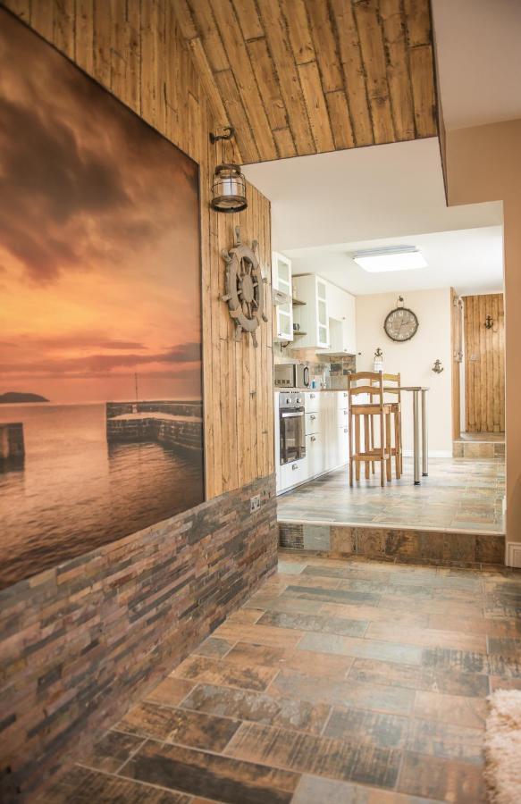 Deluxe Rustic Charlestown Themed Apartment Сент-Остел Экстерьер фото